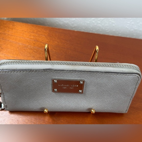 Michael Kors Wallet Jet Set Travel Continental Zip Around/ Pearl Gray - Picture 9 of 13